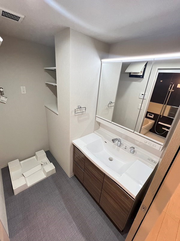 洗面設備　スペースが確保できる洗面所です