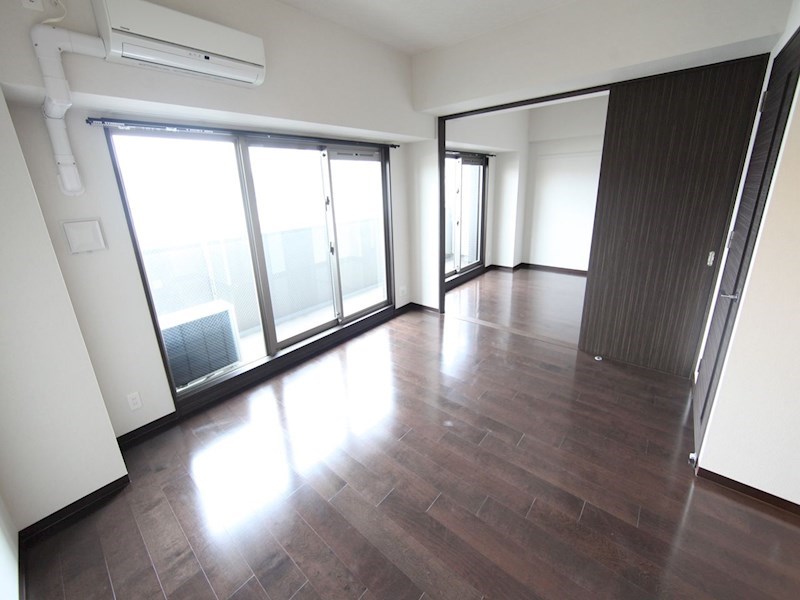 居室・リビング　ＬＤＫ12.4帖　洋室6.3帖と繋げても使えます