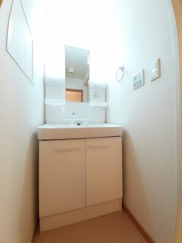 洗面設備　スペースが確保できる洗面所です