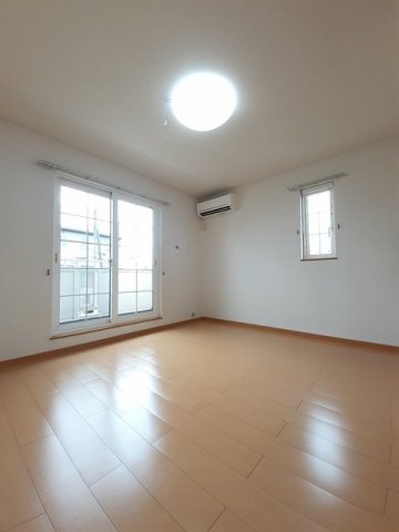 居室・リビング　ゆったり過ごせる居間です