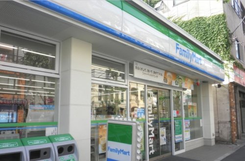 コンビニ　ファミリーマート 千駄木五丁目店（コンビニ）まで335m