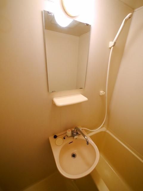 洗面設備　★★鏡付きで便利★★