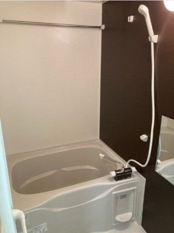 バス・シャワールーム　広めの浴室です。（浴室乾燥機付）