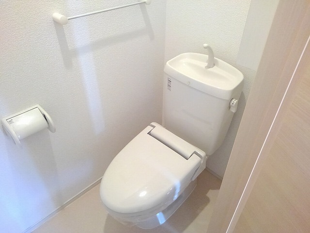 トイレ　※別室の参考写真の為、現況優先です。