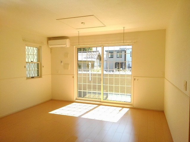 居室・リビング　※別室の参考写真の為、現況優先です。