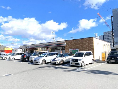 コンビニ　セブンイレブン 堺三国ヶ丘駅東店（コンビニ）まで320m
