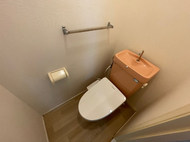 トイレ　温水洗浄便座