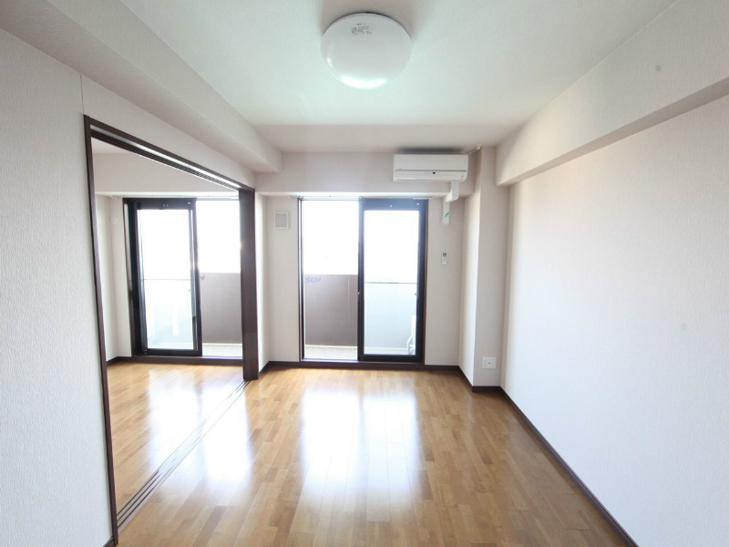 バルコニー　ＬＤＫ10帖　洋室5帖とつなげても仕切っても使えます