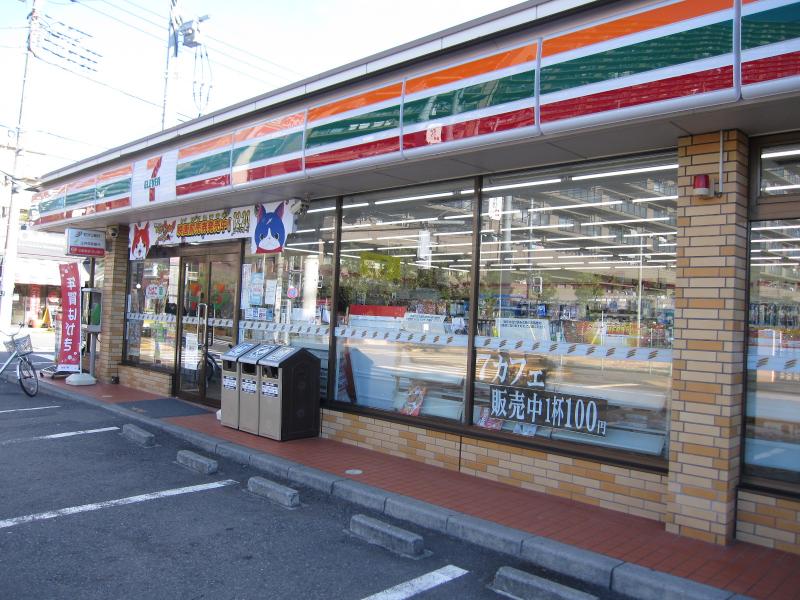コンビニ　セブンイレブン 足立東和2丁目店（コンビニ）まで386m