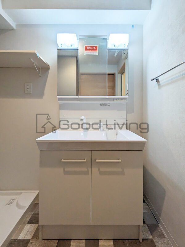 洗面設備　三面鏡で身だしなみと収納ばっちり(^^♪