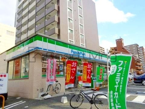 コンビニ　ファミリーマート博多駅南2丁目店（コンビニ）まで190m