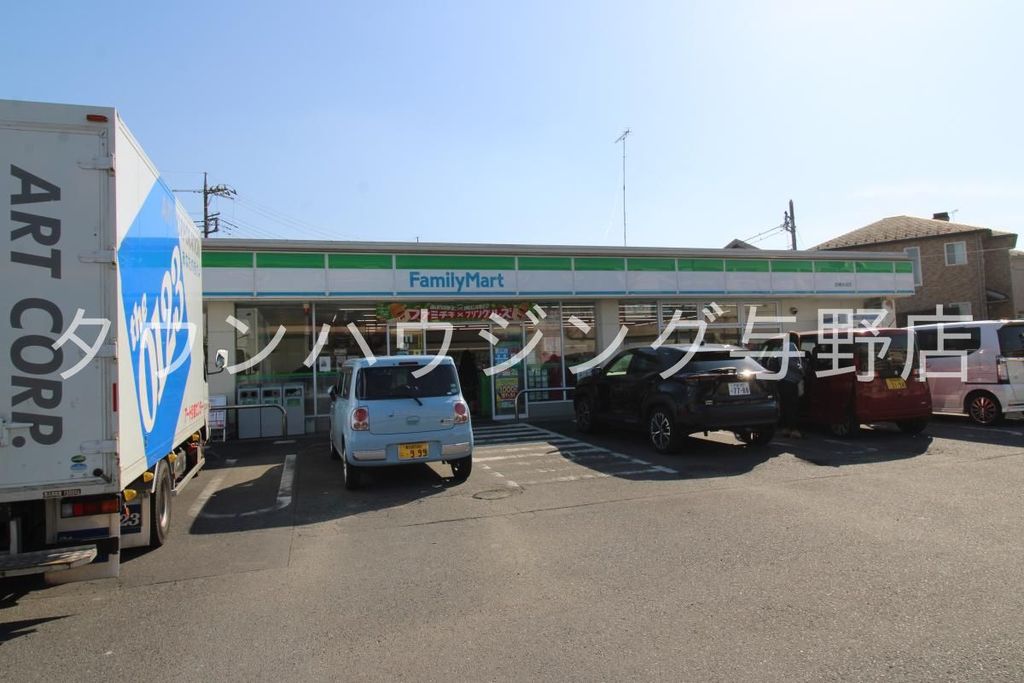 コンビニ　ファミリーマート岩槻太田店（コンビニ）まで1000m