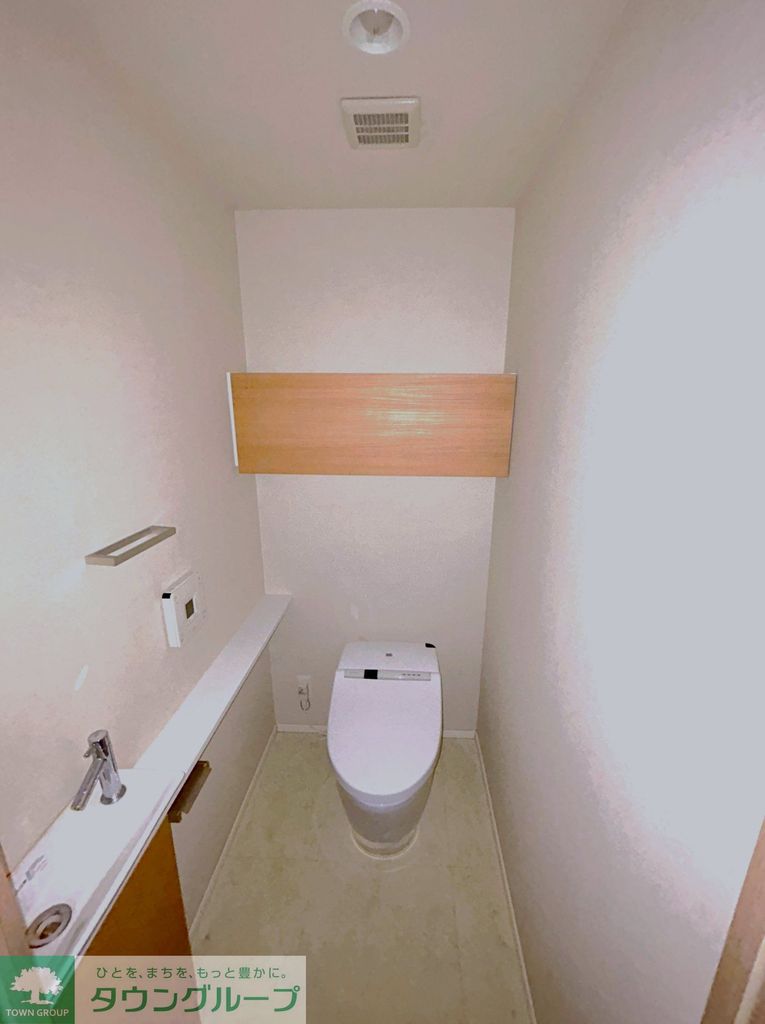 トイレ　手洗い洗面付タンクレストイレ（クリーニング前）