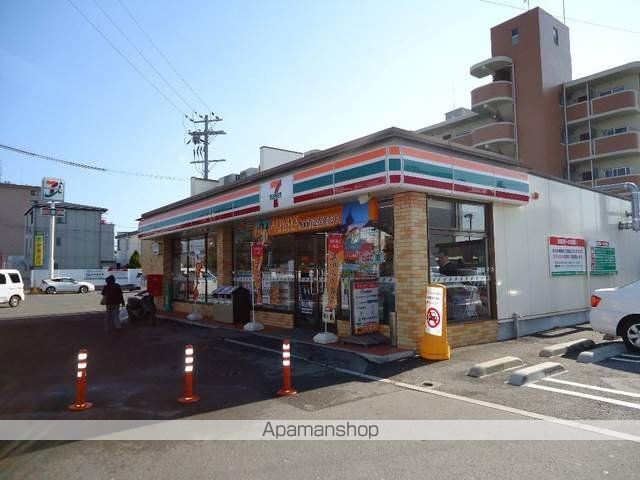 コンビニ　セブンイレブン（コンビニ）まで300m