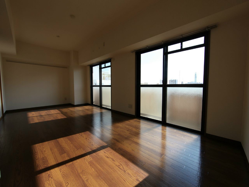 居室・リビング　ＬＤＫ14.5帖　窓2面付　南面バルコニー