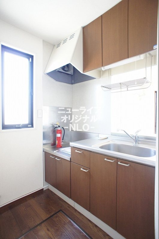 キッチン　上下に収納スペースが充実しているのでお料理も効率良く楽しめま