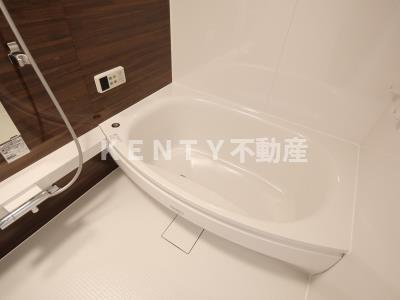 バス・シャワールーム　コンパクトで使いやすいお風呂です