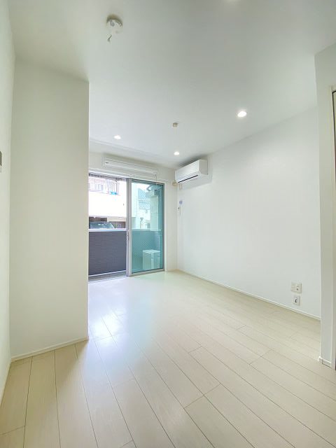 その他部屋・スペース　落ち着いた色調の寝室です