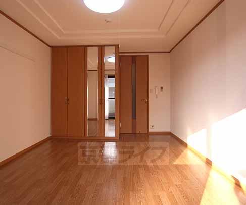 居室・リビング　広々としたお部屋です。