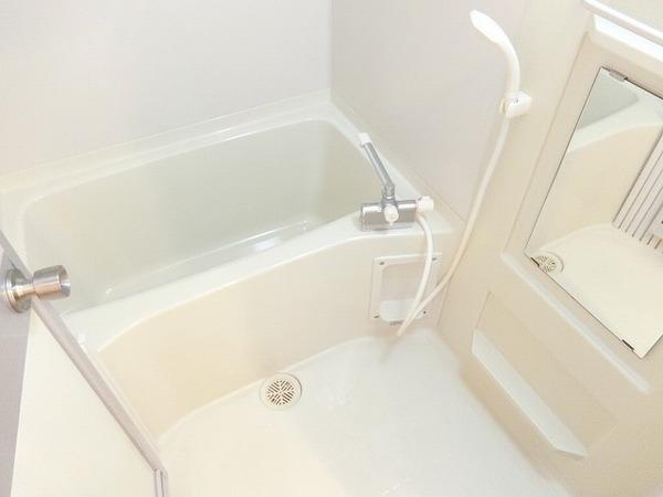 バス・シャワールーム　キレイにリフォームされています！