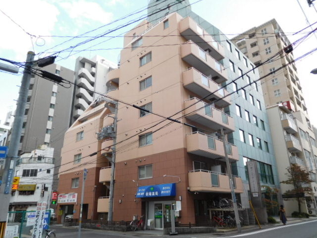 建物外観　タイル張りでとっても綺麗な建物です