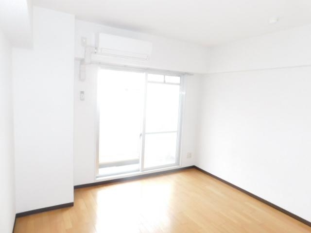 居室・リビング　内装キレイなお部屋です。