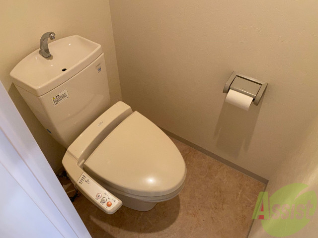 トイレ　トイレはこちらウォシュレット付きでうれしいですね