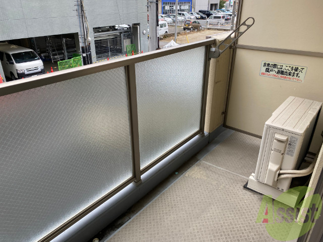 バルコニー　バルコニーが付いて晴れた日は洗濯物が干せますね