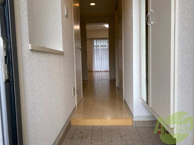 玄関　玄関からの目線はこんな感じになりますねー。