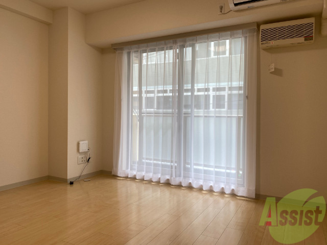 居室・リビング　南向きの窓から日差しが入り明るいお部屋ですよ。