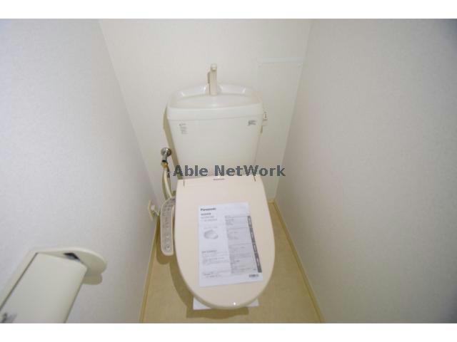 トイレ　同物件他号室の写真です