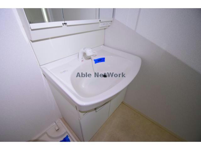 洗面設備　同物件他号室の写真です