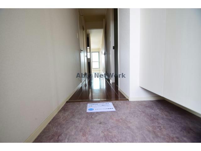 玄関　同物件他号室の写真です