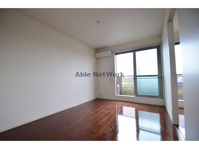 居室・リビング　同物件他号室の写真です