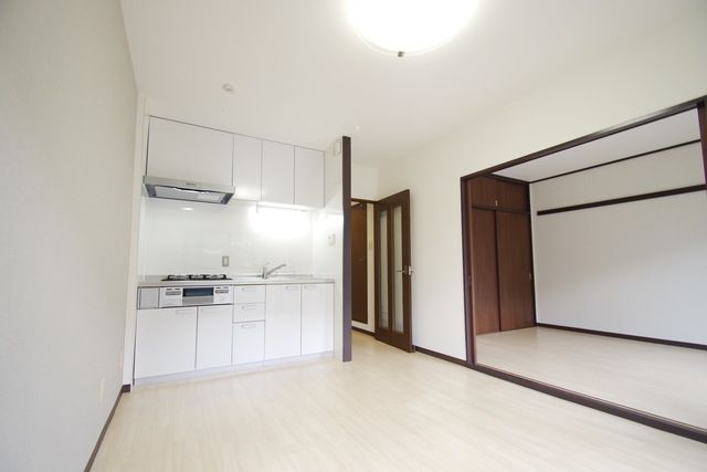 居室・リビング　同建物別号室参考写真です