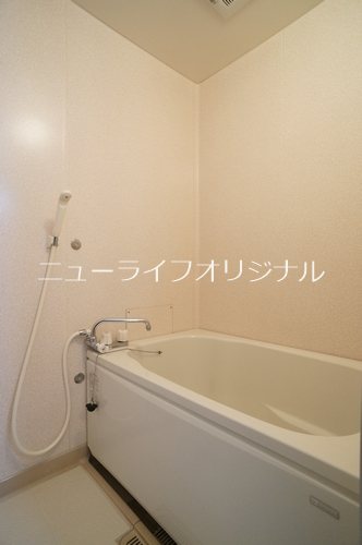 バス・シャワールーム　1日の疲れを癒す浴室は追い焚き機能付き！