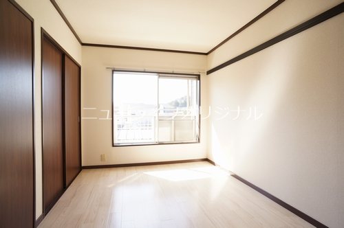 その他部屋・スペース　洋室は南向きなので日当たりがよく、明るいお部屋になっておりま