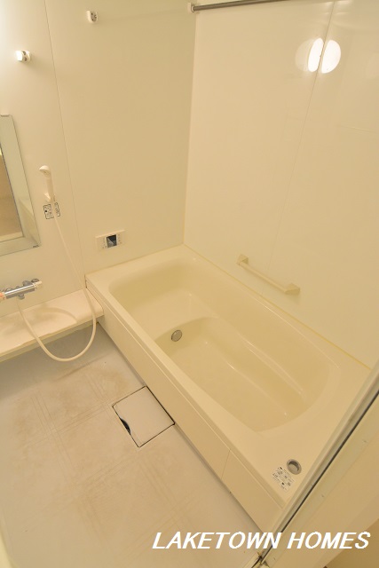 バス・シャワールーム　追い焚き機能付の一坪浴室です。