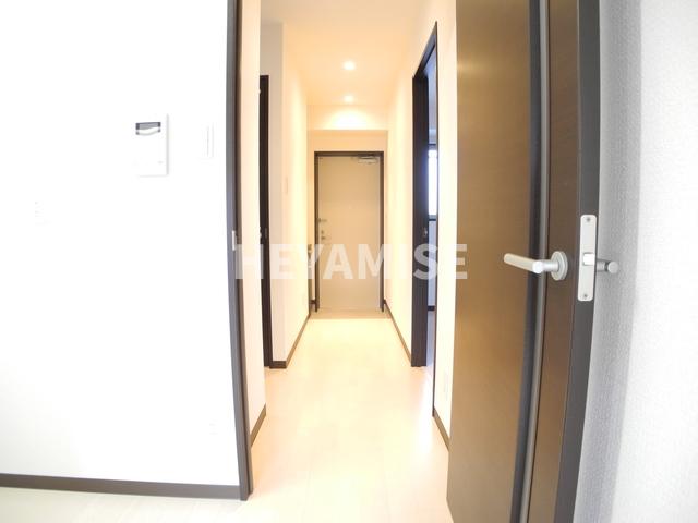 玄関　※同物件反転タイプの写真でございます※現況を優先します※