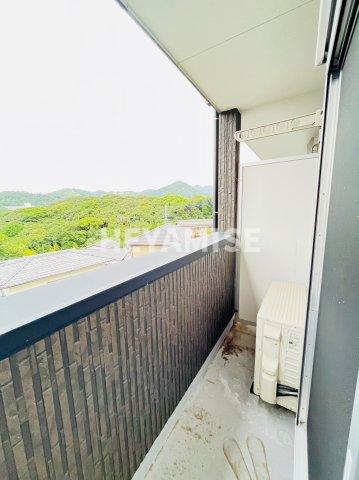 バルコニー　※同物件反転タイプの写真でございます※現況を優先します※