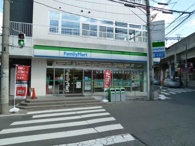 コンビニ　ファミリーマート（コンビニ）まで601m