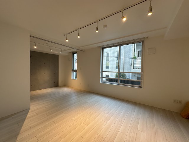 居室・リビング　こちらの居間で趣味の時間をお楽しみください