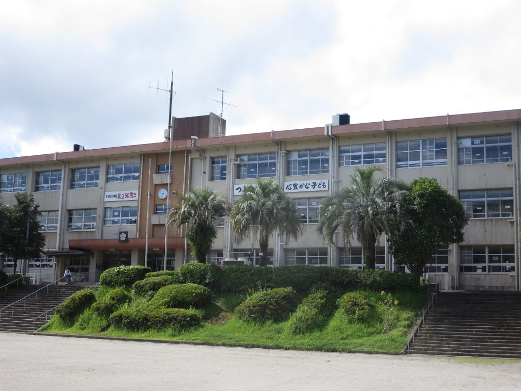 小学校　鹿児島市立大明丘小学校（小学校）まで570m