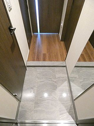 玄関　※別部屋の参考写真です。