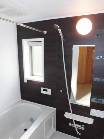 バス・シャワールーム　コンパクトで使いやすいお風呂です