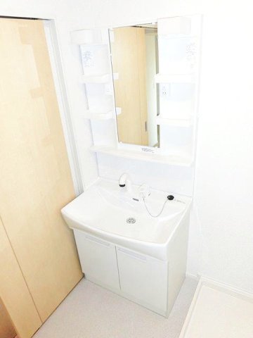 洗面設備　コンパクトで使いやすい洗面所