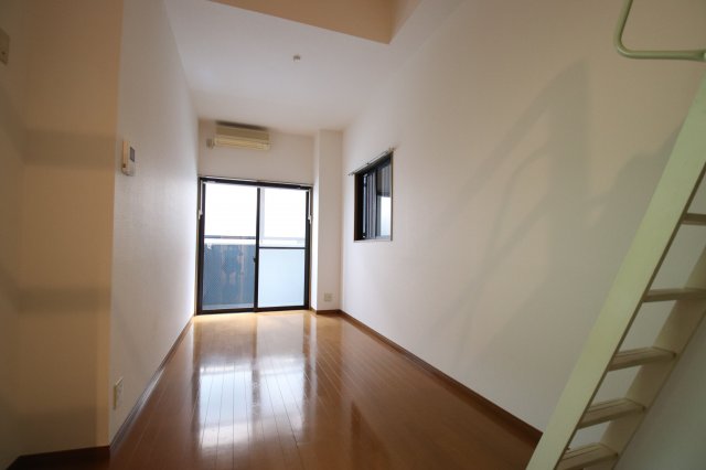 居室・リビング　居間です