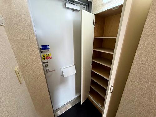 玄関　設備・仕様は号室により異なる為、現状を優先いたします。