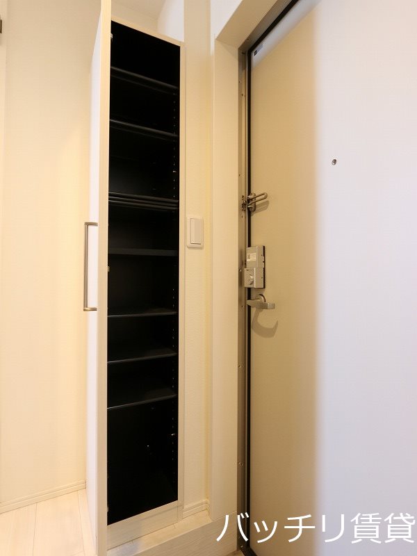 玄関　別号室写真の為、現状を優先致します。