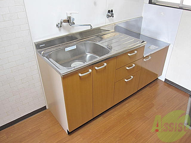 キッチン　シンプルで動きやすくて使いやすそうなキッチンですよ。